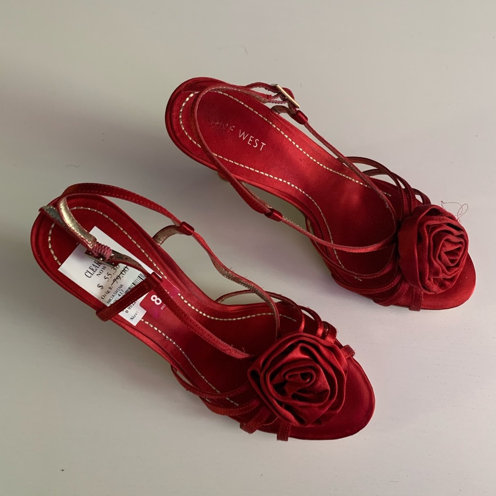 NWT Satin rose heels